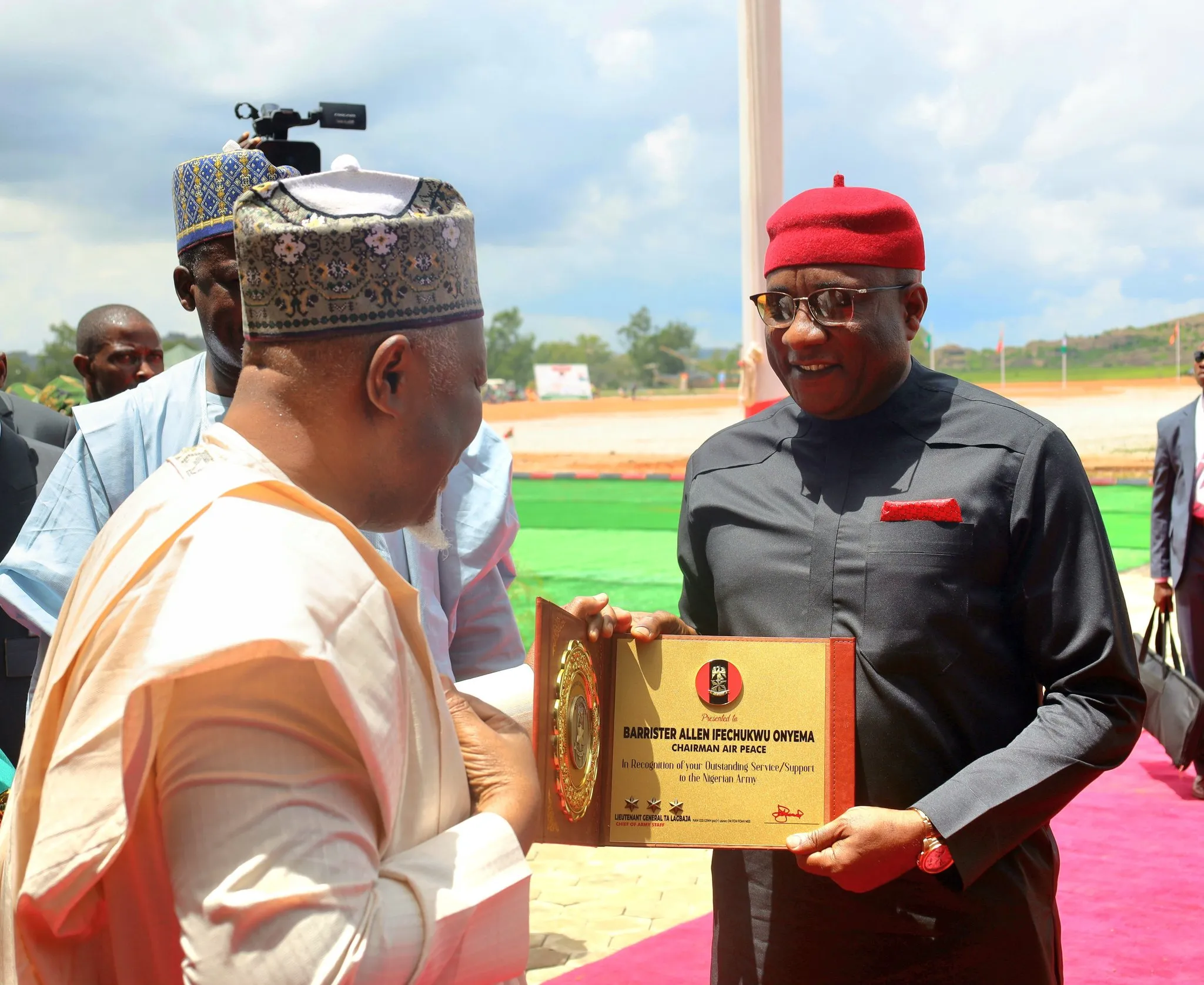 Allen Onyema CEO of Peace Airlines Receives an Award from the NIgerian Army - The Daily Muck