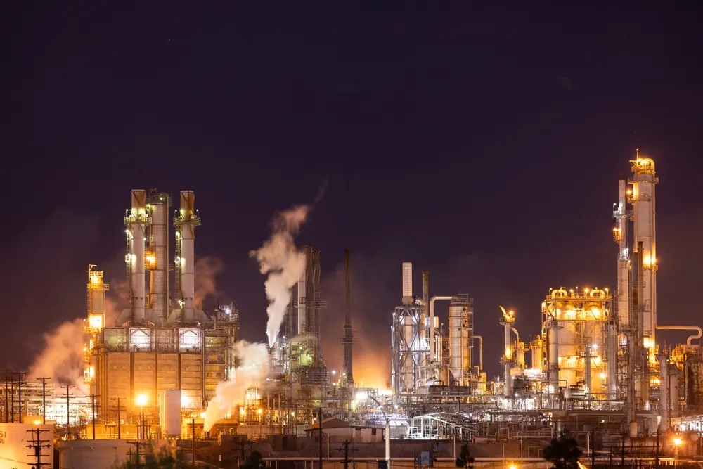 A_Phillips_66_Plant_Refines_Gasoline_in_California_at_Night